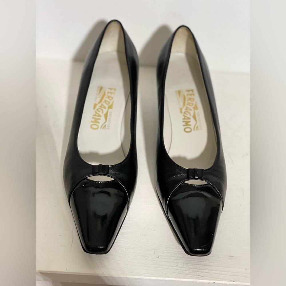 SALVATORE FERRAGAMO black leather and patent kit heel shoe- Size 8 1/2